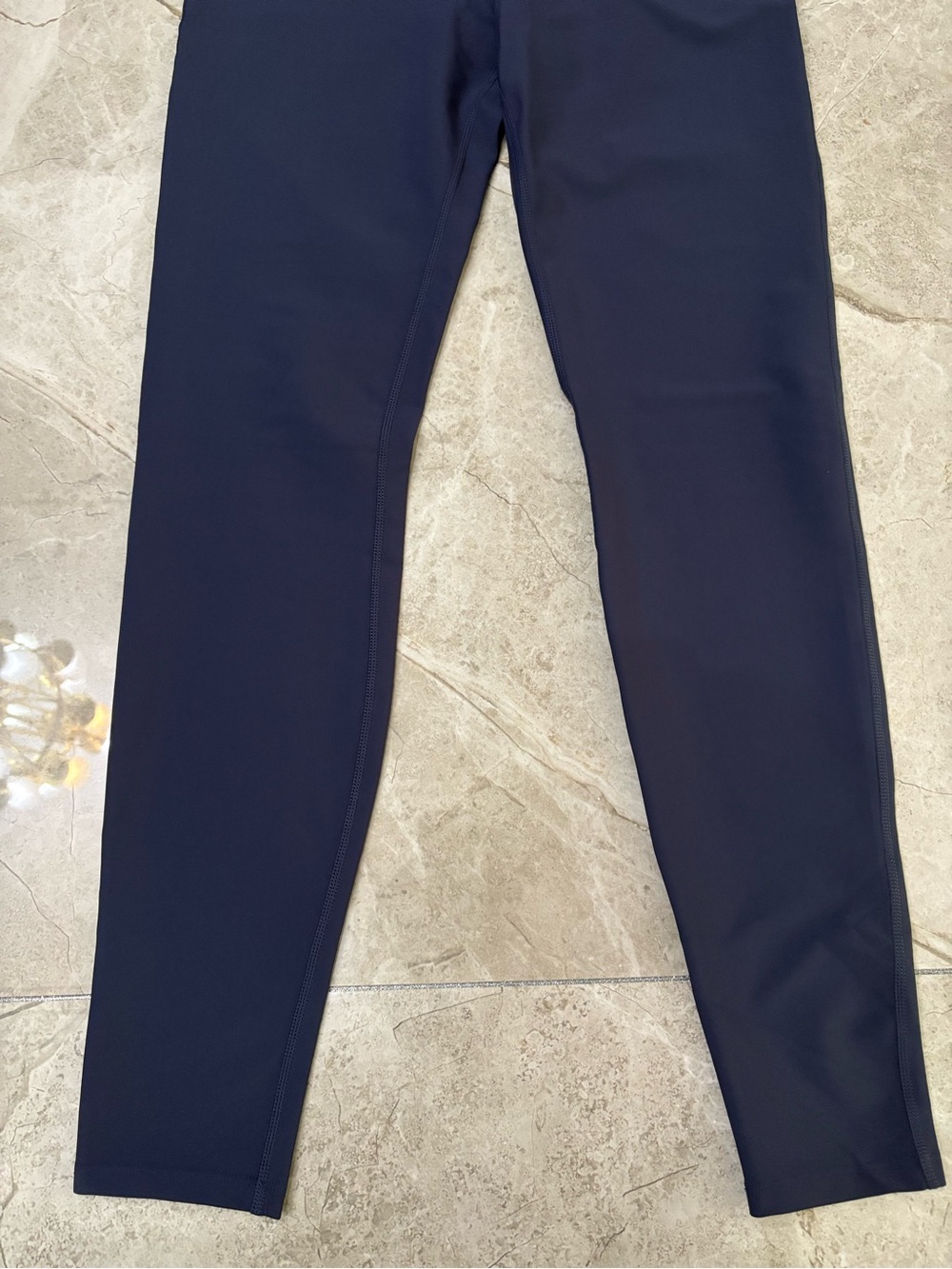 ALO Yoga Navy Workout Two-Piece Set with White Trim - Picture 3 of 5